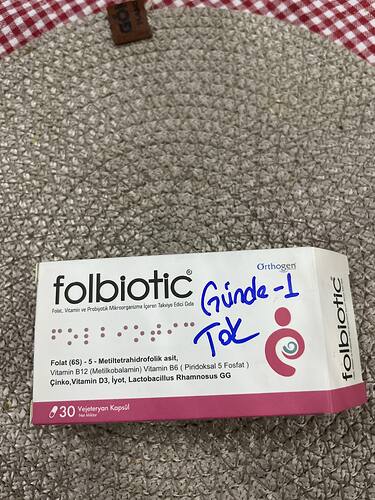 Sağlık ocağındaki  doktor bana folik asit kullan dedi ama herhangi bir şey vermedi bana git eczaneden üste de bana bunu verdiler bu nasıl iyi mi